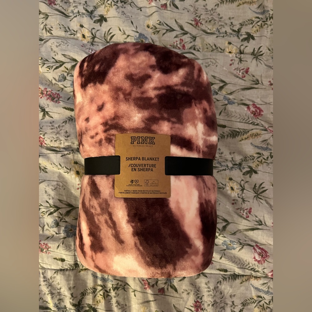 Victoria’s Secret PINK Red and White Tie Dye Sherpa Throw Blanket